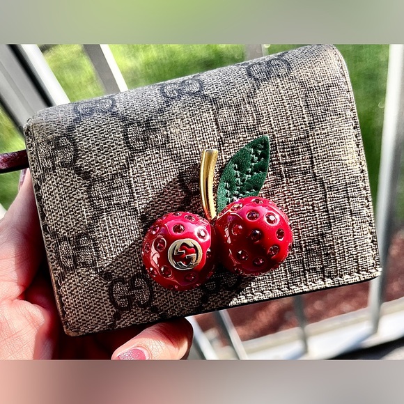 Gucci EUC Cherries GG Supreme Compact Bifold Wallet has ALL rhinestones - Picture 2 of 16